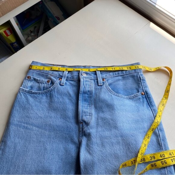 Levis Premium 501 Original Fit Jean Light Wash Size 27x30 100% Cotton Button Fly - Picture 10 of 16